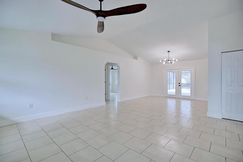 На продажу: $398,500 (3 спален, 2 ванн, 2040 Квадратных фут)