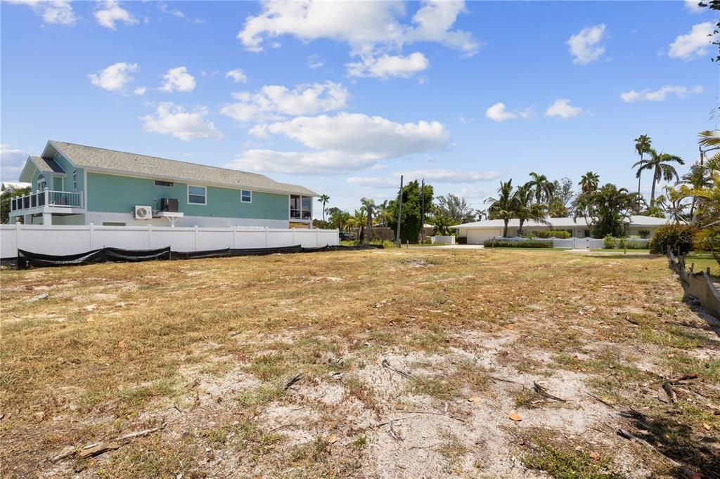 待售: $1,195,000 (0.18 acres)