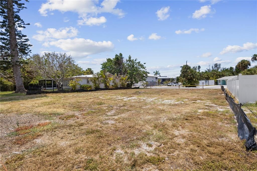 待售: $1,195,000 (0.18 acres)