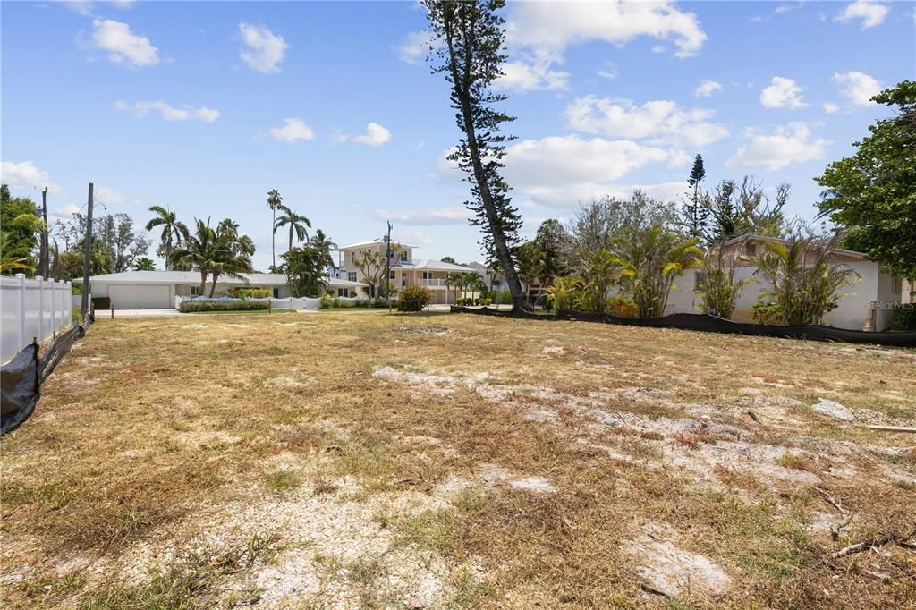 待售: $1,195,000 (0.18 acres)