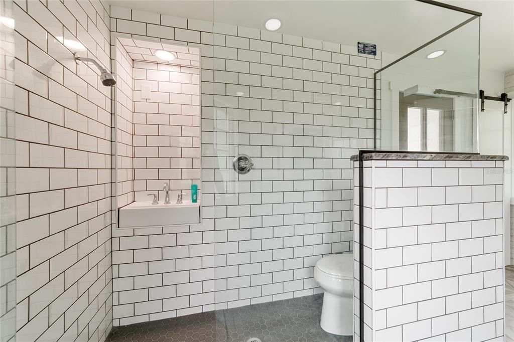 For Sale: $1,699,000 (5 beds, 5 baths, 5079 Square Feet)