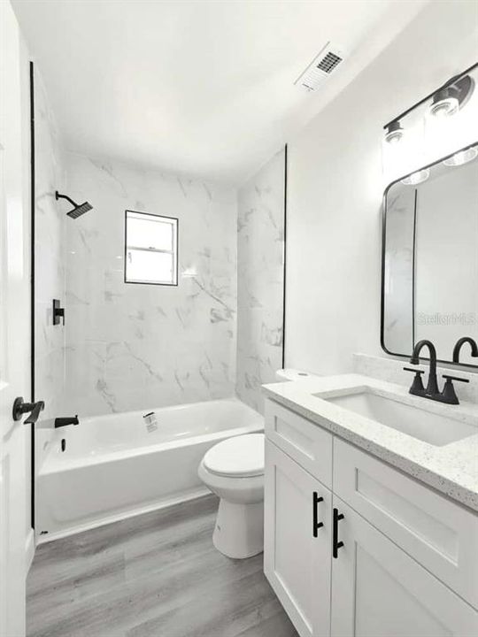 合同活跃: $305,000 (3 贝兹, 2 浴室, 1445 平方英尺)