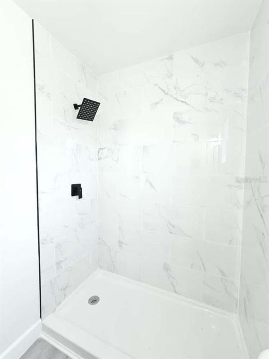 合同活跃: $305,000 (3 贝兹, 2 浴室, 1445 平方英尺)