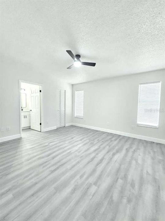 合同活跃: $305,000 (3 贝兹, 2 浴室, 1445 平方英尺)