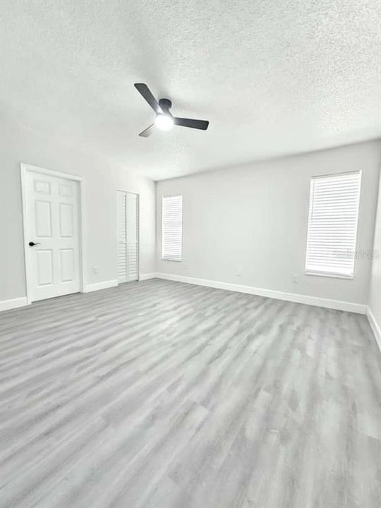 合同活跃: $305,000 (3 贝兹, 2 浴室, 1445 平方英尺)