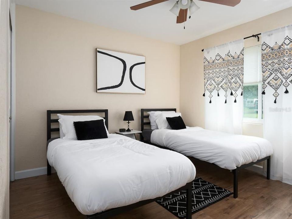 For Rent: $900 (1 beds, 1 baths, 1498 Square Feet)