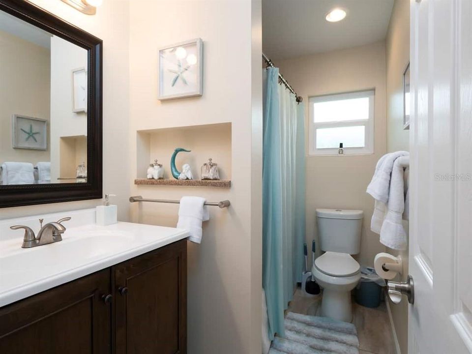 For Rent: $900 (1 beds, 1 baths, 1498 Square Feet)