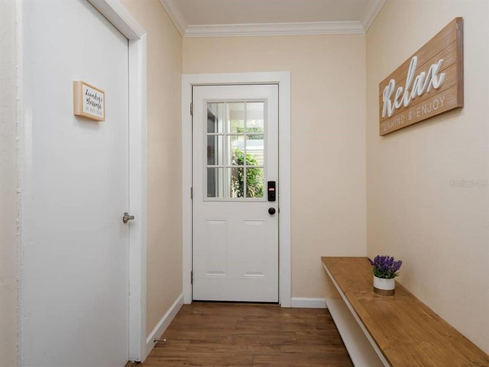 For Rent: $900 (1 beds, 1 baths, 1498 Square Feet)