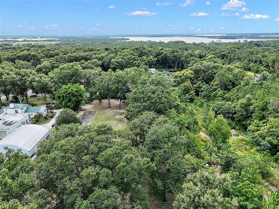 待售: $235,000 (0.99 acres)