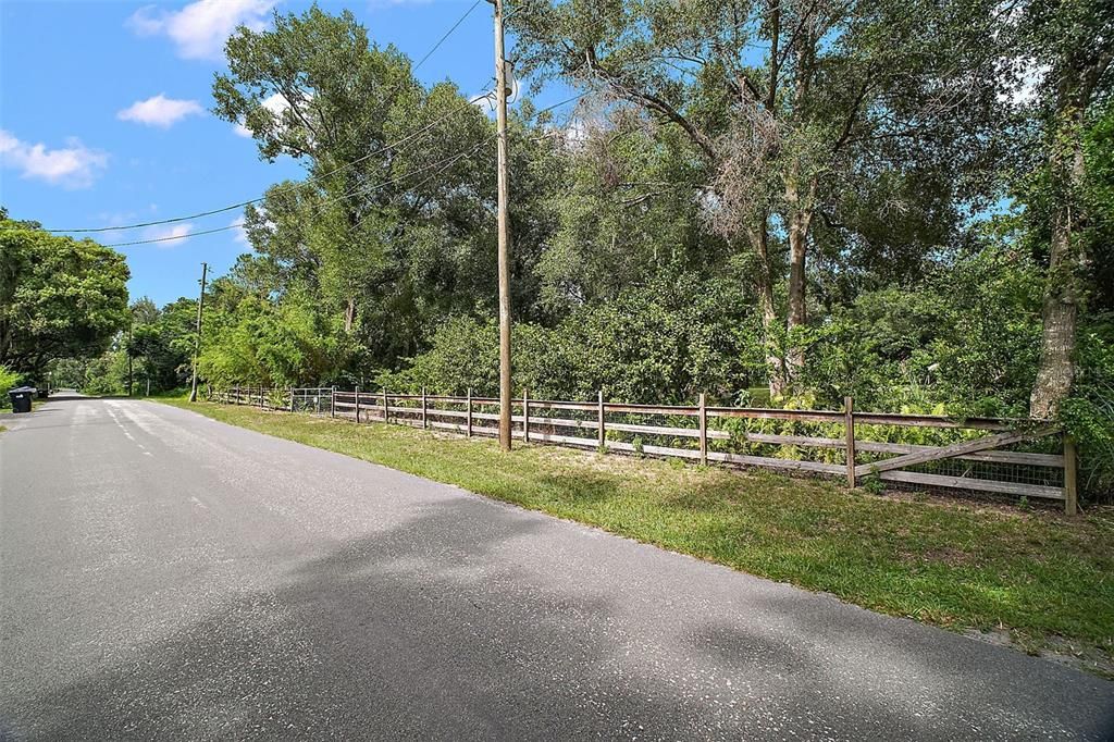 待售: $235,000 (0.99 acres)