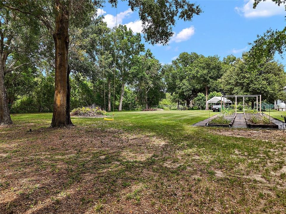 待售: $235,000 (0.99 acres)