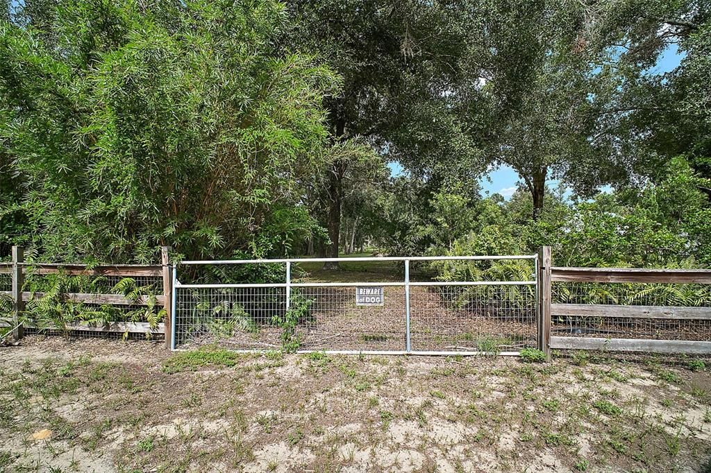 待售: $235,000 (0.99 acres)