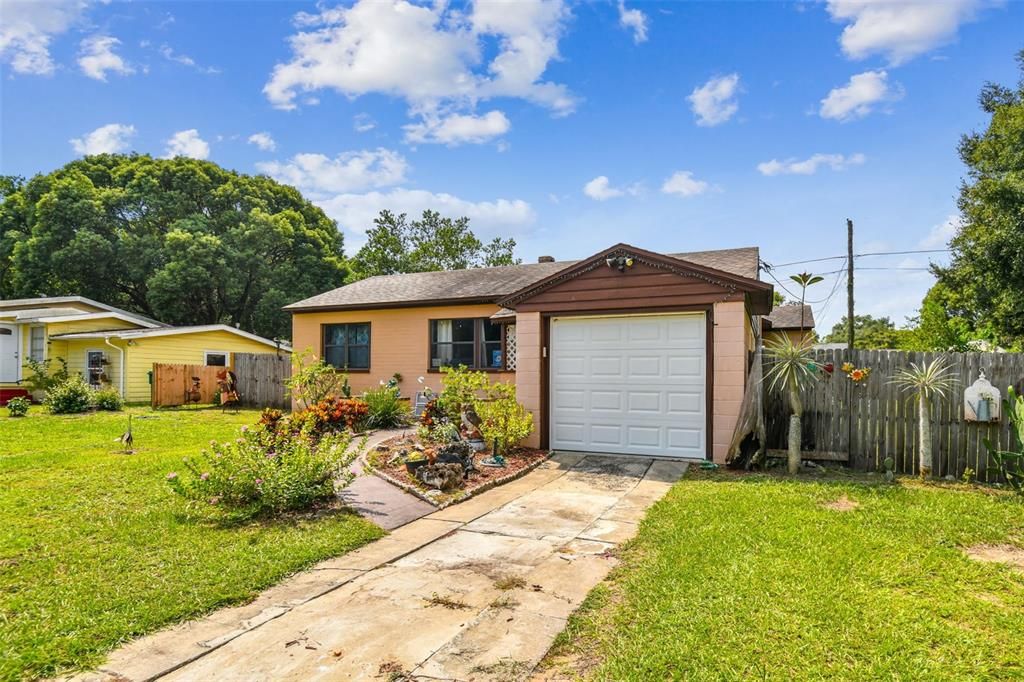 合同活跃: $223,900 (3 贝兹, 2 浴室, 1374 平方英尺)