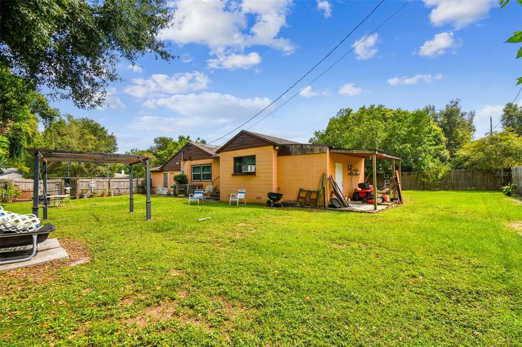 合同活跃: $223,900 (3 贝兹, 2 浴室, 1374 平方英尺)