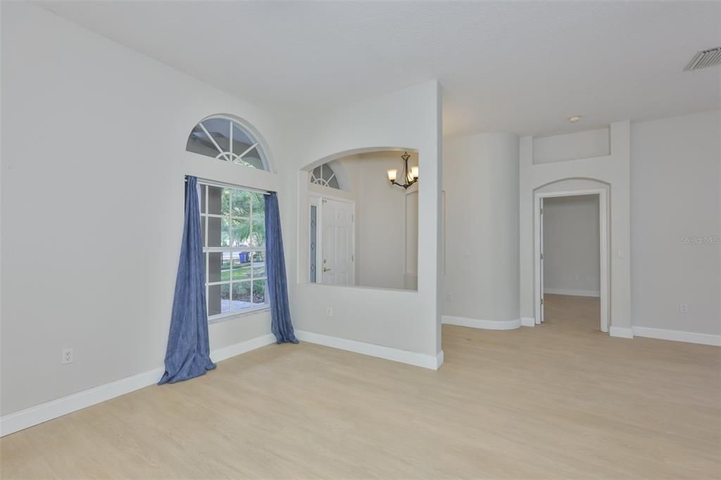 Active With Contract: $600,000 (4 beds, 3 baths, 2236 Square Feet)