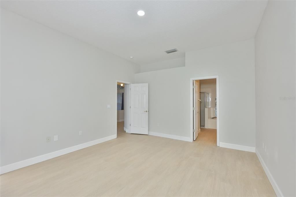 Active With Contract: $600,000 (4 beds, 3 baths, 2236 Square Feet)