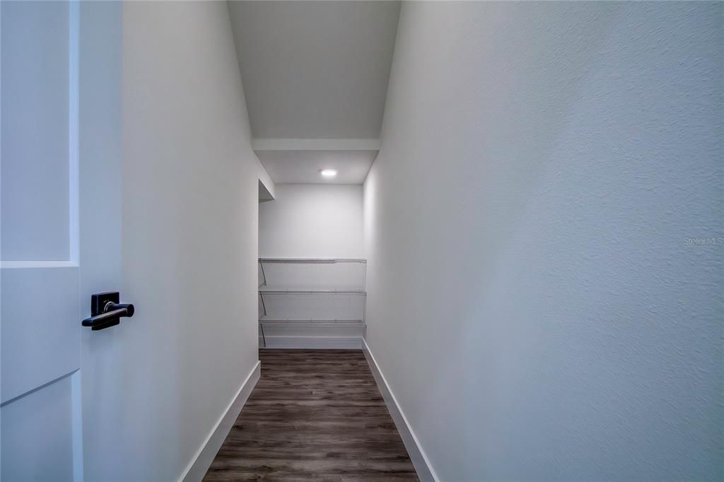 En Venta: $598,000 (4 camas, 2 baños, 1957 Pies cuadrados)