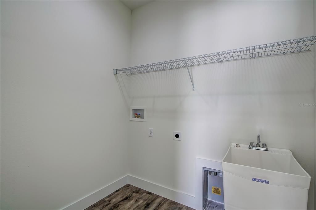 En Venta: $598,000 (4 camas, 2 baños, 1957 Pies cuadrados)