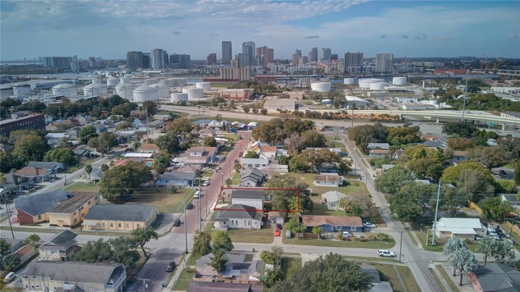 En Venta: $598,000 (4 camas, 2 baños, 1957 Pies cuadrados)