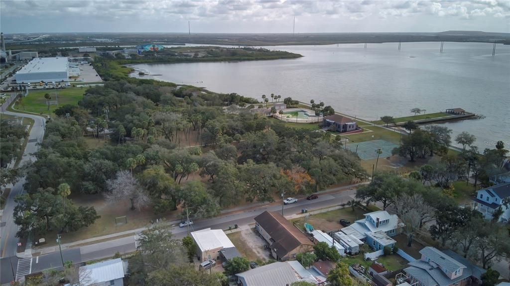 En Venta: $598,000 (4 camas, 2 baños, 1957 Pies cuadrados)