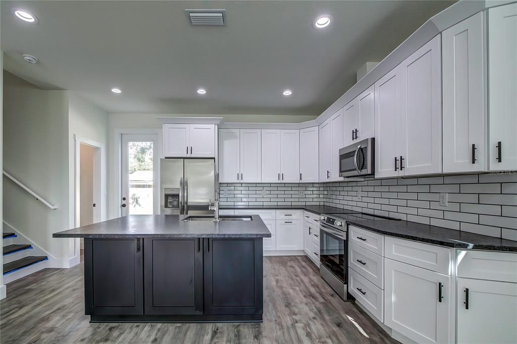 En Venta: $598,000 (4 camas, 2 baños, 1957 Pies cuadrados)