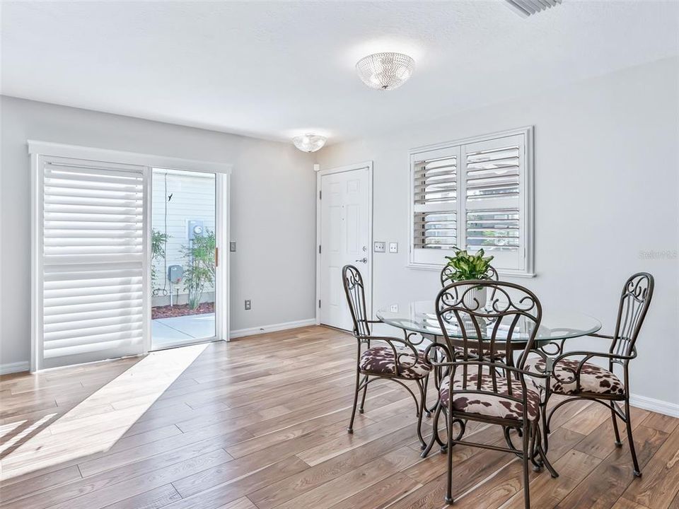 En Venta: $299,900 (2 camas, 2 baños, 1156 Pies cuadrados)