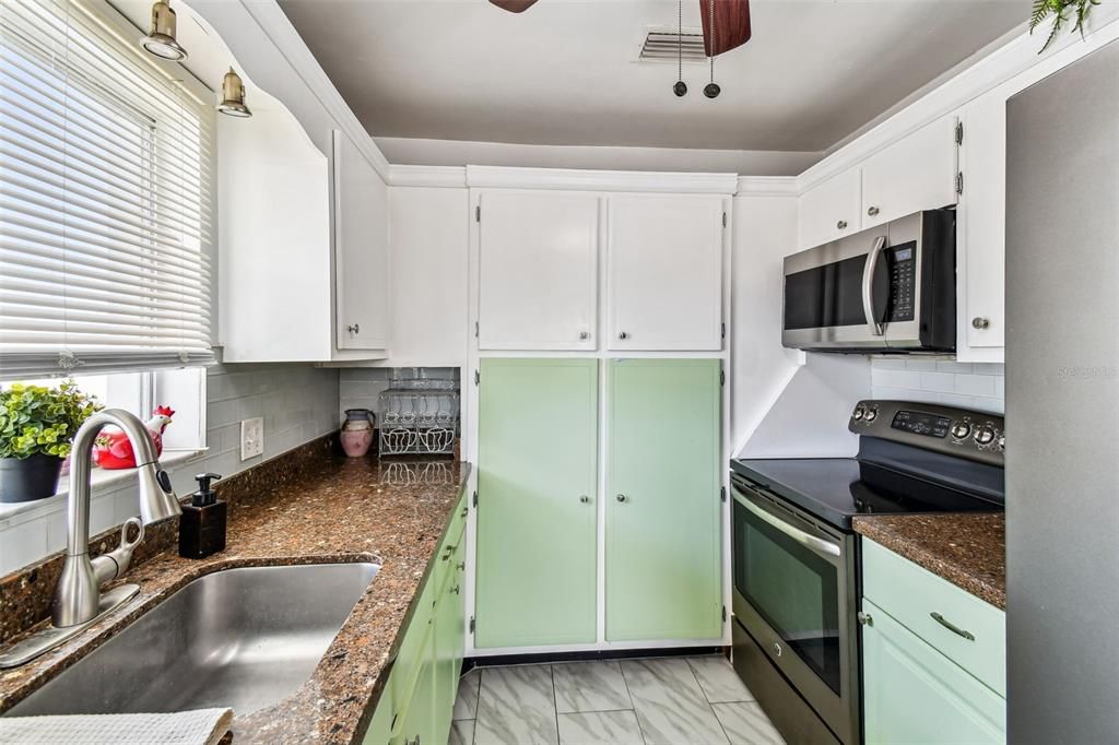 Active With Contract: $85,000 (2 beds, 2 baths, 912 Square Feet)