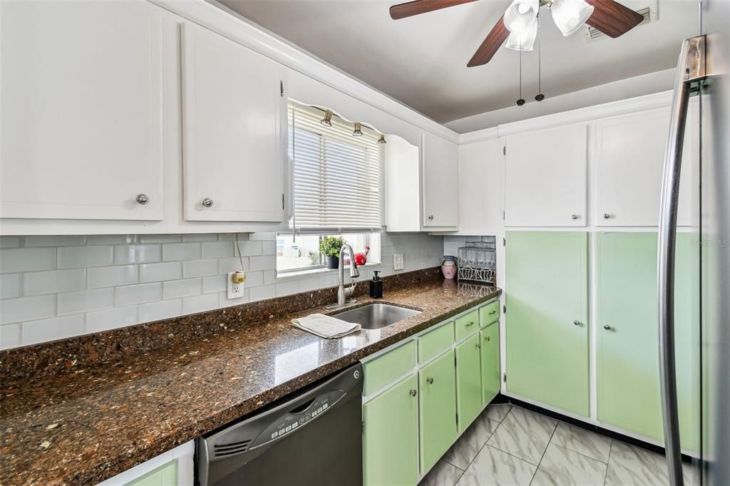 Active With Contract: $85,000 (2 beds, 2 baths, 912 Square Feet)