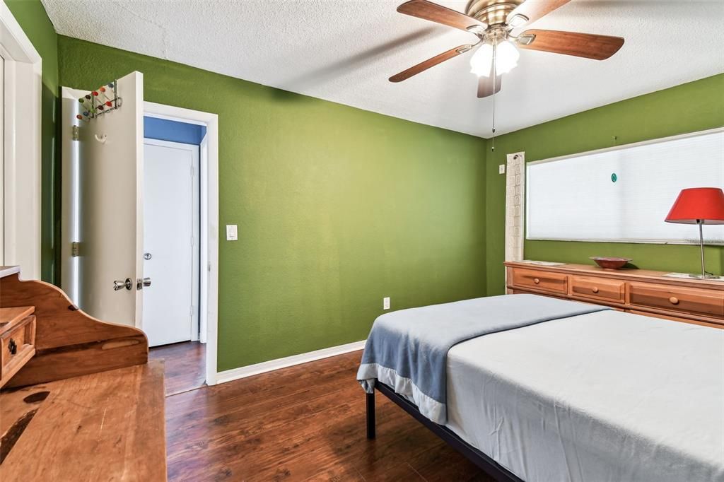 Active With Contract: $85,000 (2 beds, 2 baths, 912 Square Feet)