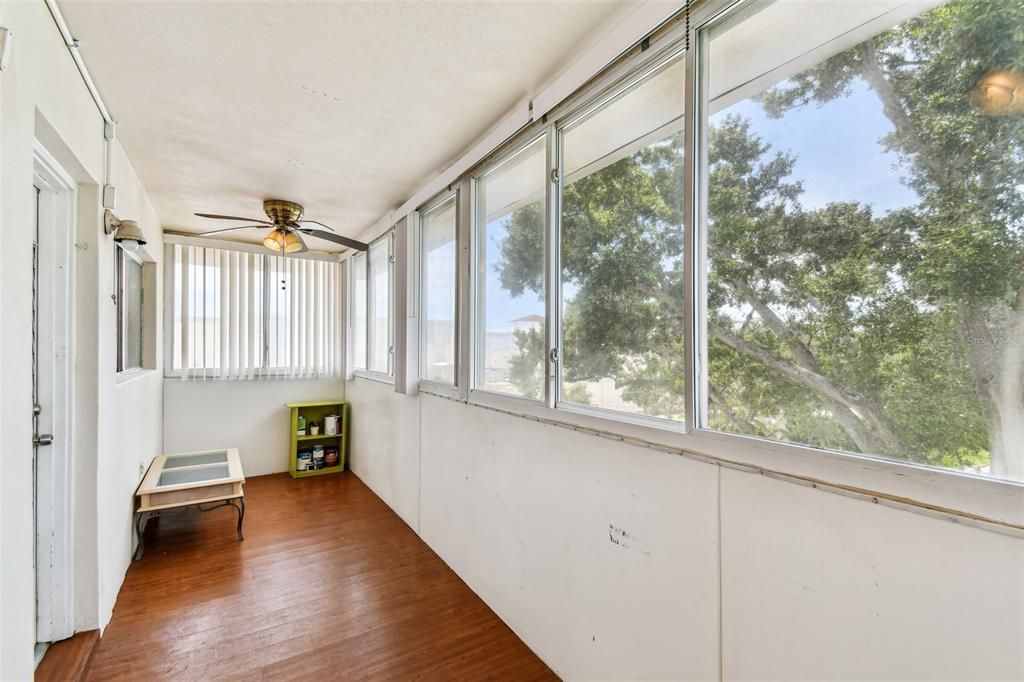 Active With Contract: $85,000 (2 beds, 2 baths, 912 Square Feet)