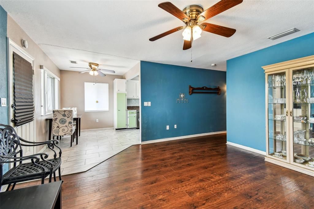 Active With Contract: $85,000 (2 beds, 2 baths, 912 Square Feet)