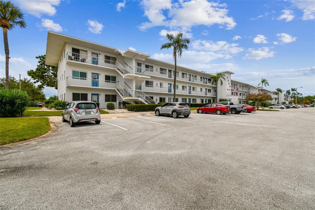 Active With Contract: $85,000 (2 beds, 2 baths, 912 Square Feet)