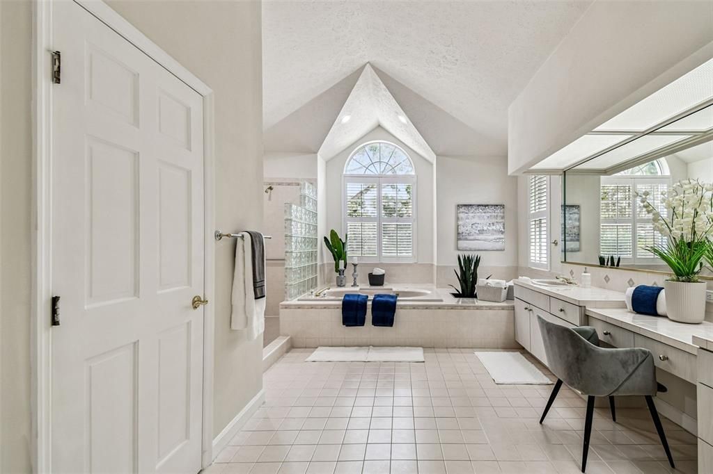 For Sale: $2,500,000 (4 beds, 3 baths, 4579 Square Feet)