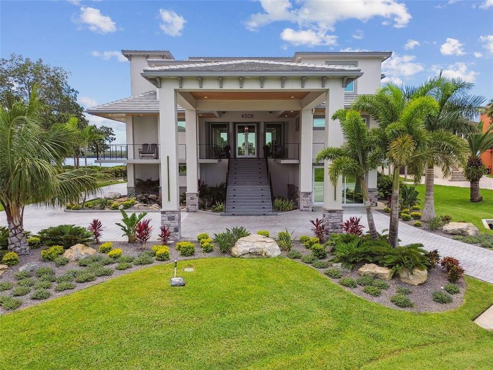 На продажу: $6,300,000 (6 спален, 5 ванн, 6646 Квадратных фут)