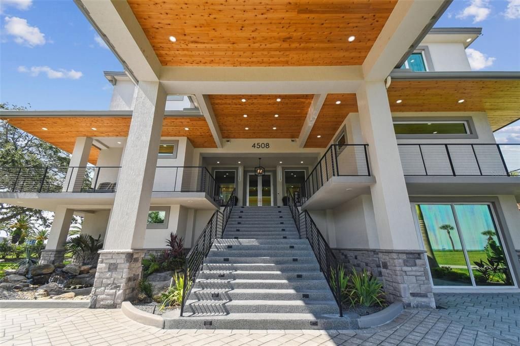 На продажу: $6,300,000 (6 спален, 5 ванн, 6646 Квадратных фут)