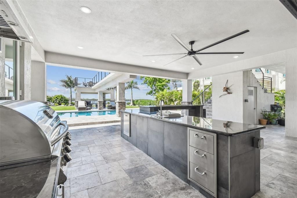 На продажу: $6,300,000 (6 спален, 5 ванн, 6646 Квадратных фут)