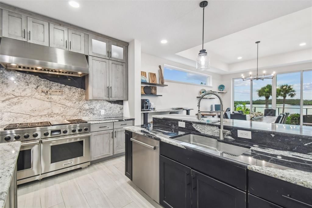 На продажу: $6,300,000 (6 спален, 5 ванн, 6646 Квадратных фут)