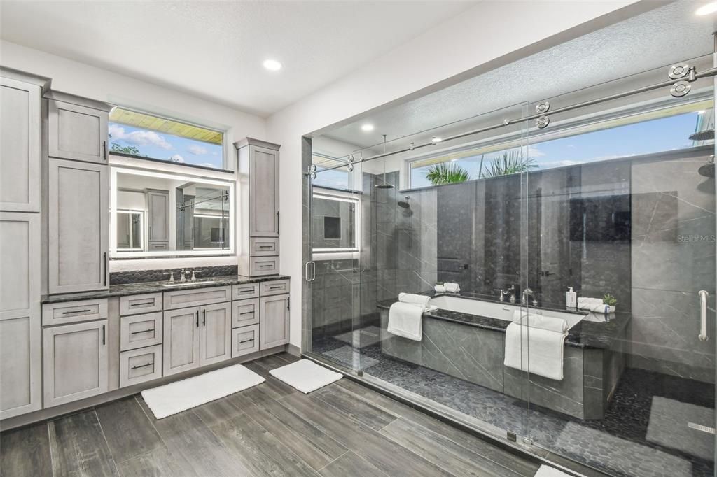 На продажу: $6,300,000 (6 спален, 5 ванн, 6646 Квадратных фут)