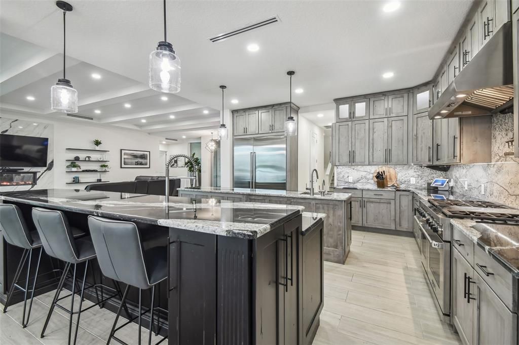 На продажу: $6,300,000 (6 спален, 5 ванн, 6646 Квадратных фут)