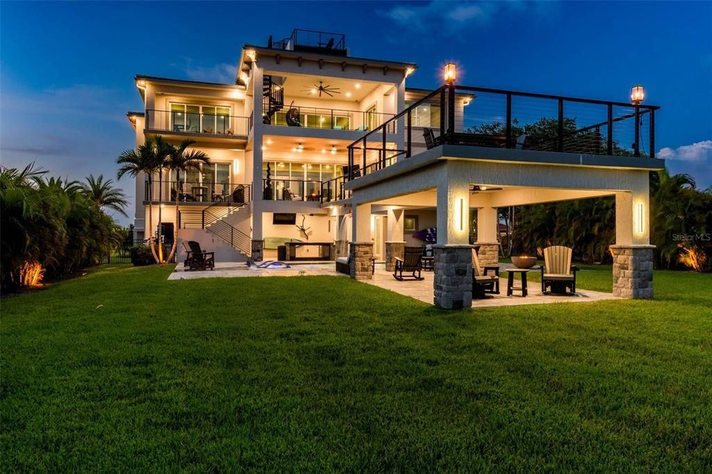 На продажу: $6,300,000 (6 спален, 5 ванн, 6646 Квадратных фут)