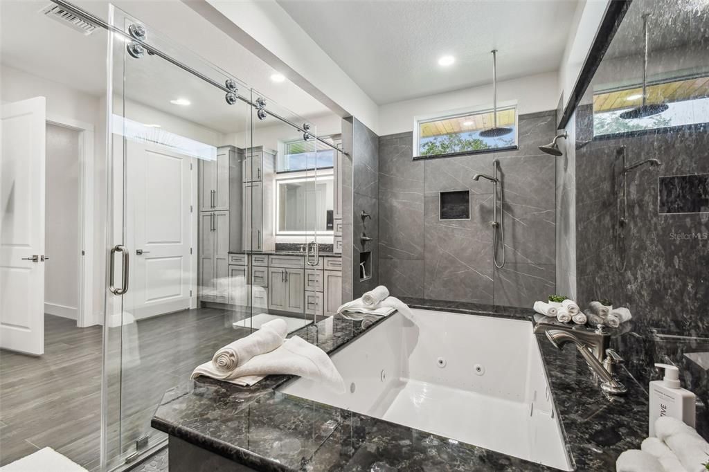 На продажу: $6,300,000 (6 спален, 5 ванн, 6646 Квадратных фут)