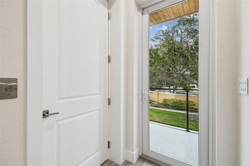 На продажу: $6,300,000 (6 спален, 5 ванн, 6646 Квадратных фут)