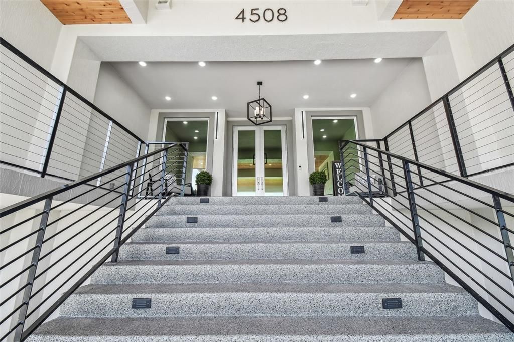 На продажу: $6,300,000 (6 спален, 5 ванн, 6646 Квадратных фут)