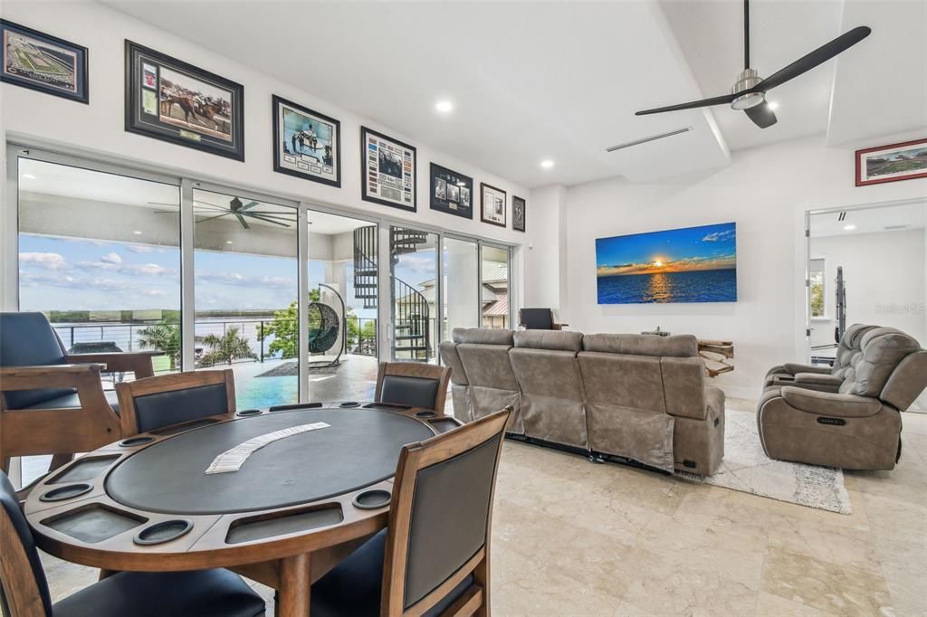 На продажу: $6,300,000 (6 спален, 5 ванн, 6646 Квадратных фут)