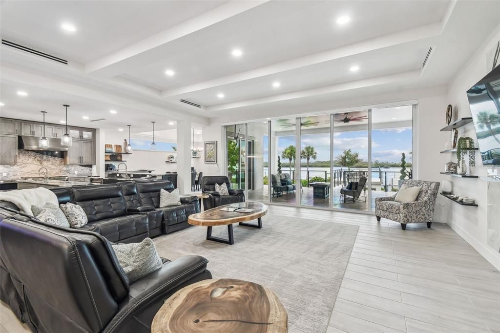 На продажу: $6,300,000 (6 спален, 5 ванн, 6646 Квадратных фут)