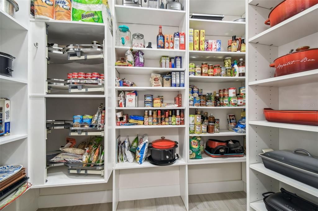 На продажу: $6,300,000 (6 спален, 5 ванн, 6646 Квадратных фут)