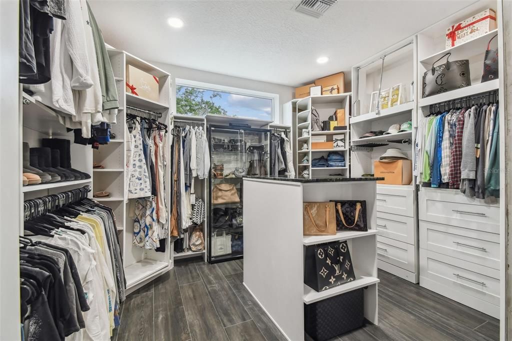 На продажу: $6,300,000 (6 спален, 5 ванн, 6646 Квадратных фут)