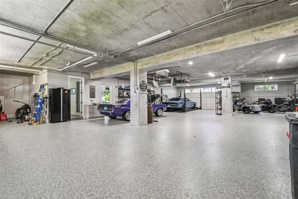 На продажу: $6,300,000 (6 спален, 5 ванн, 6646 Квадратных фут)