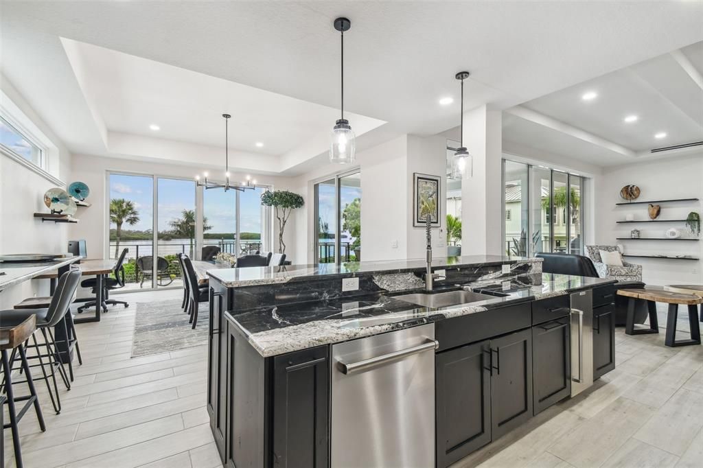 На продажу: $6,300,000 (6 спален, 5 ванн, 6646 Квадратных фут)