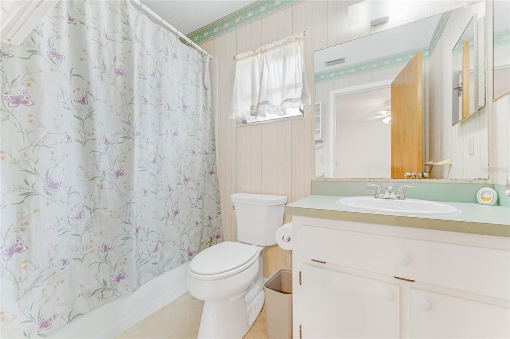 Под контрактом: $199,900 (2 спален, 2 ванн, 1337 Квадратных фут)